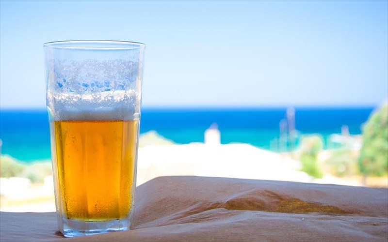 simera-giortazoume-ti-diethni-imera-mpiras-me-elliniko-aroma