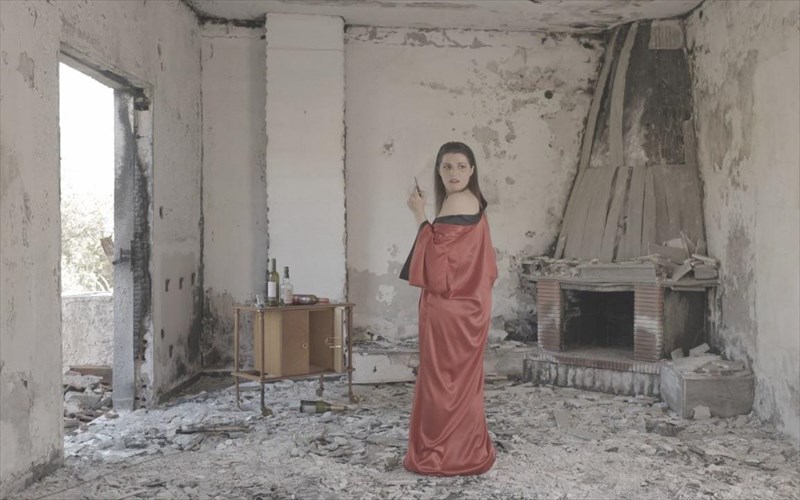 to-mporntelo-tis-mantam-rozas-epistrefei-os-kathilotikos-monologos