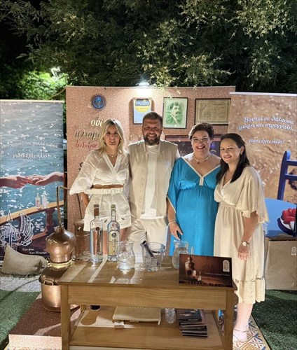 to-ouzo-plomariou-isidorou-arbanitou-giortase-to-kalokairi-sti-lesbo