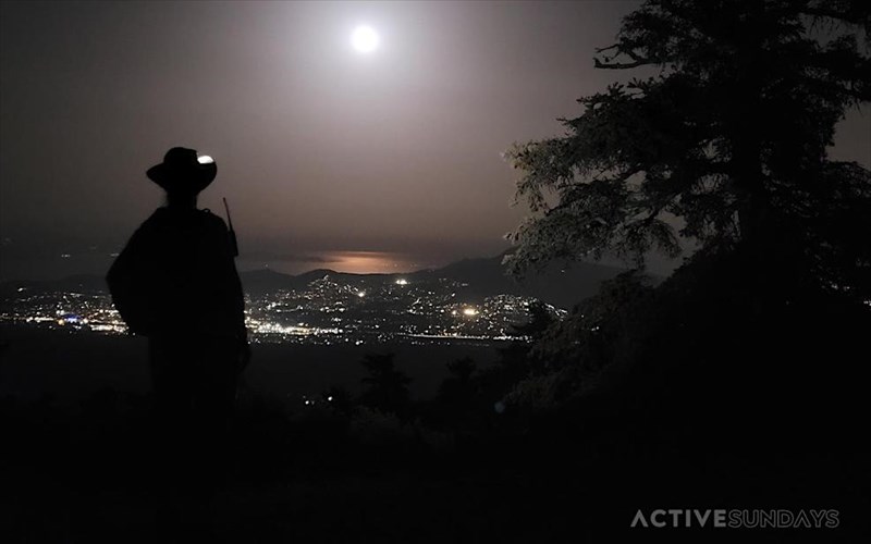 ziste-tin-uperpanselino-tou-oktobriou-se-mia-magiki-nuxterini-pezoporia-stin-parnitha