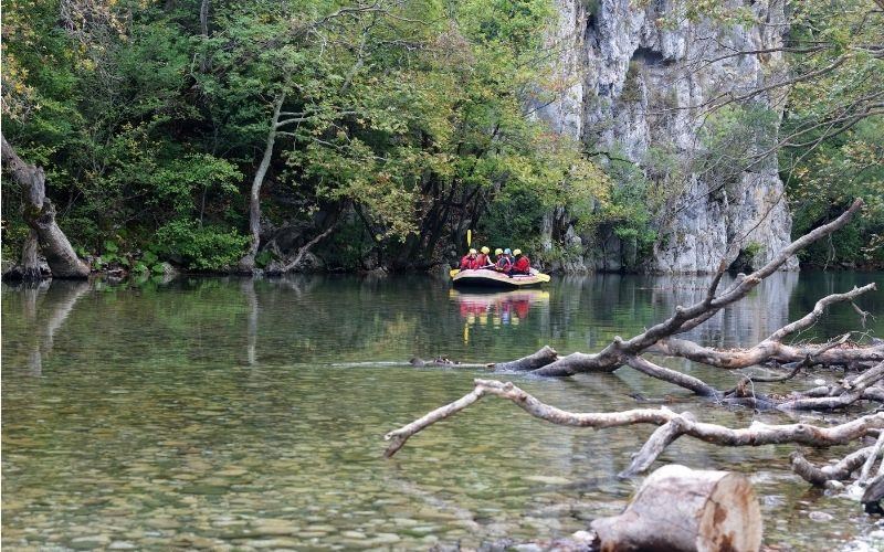 transboundary-river-forum-ellada-kai-albania-enonoun-dunameis-gia-ton-aoovjosa