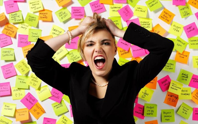 kathimerines-sunitheies-pou-mas-stresaroun-alla-den-paradexomaste-oute-ston-eauto-mas