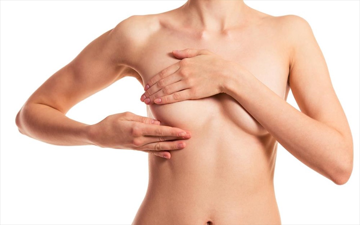 gunaika-stithos-psilafisi-karkinos-mastou