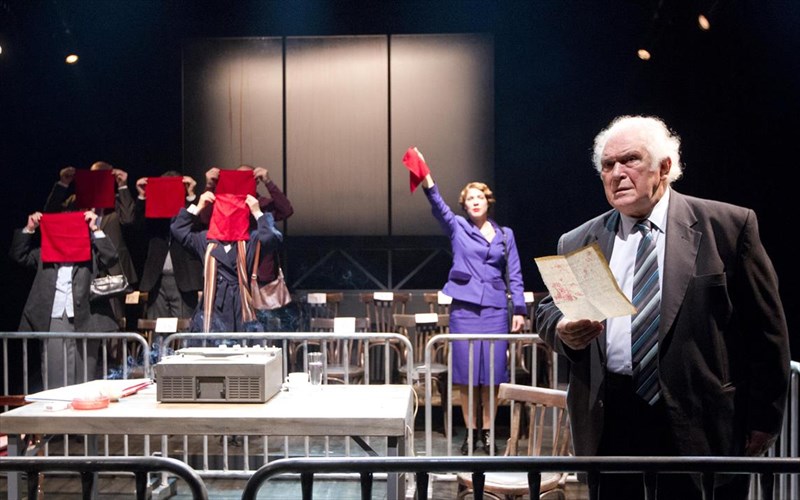 kritiki-theatrou-anakrisi