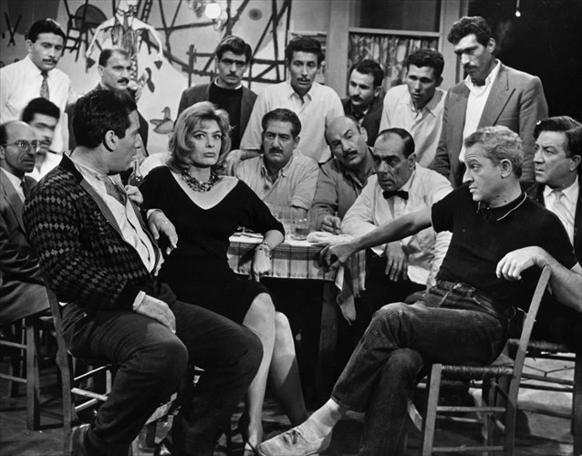 o-xatzidakis-sto-sinema-marathonios-tainion-gia-ta-100-xronia-apo-ti-gennisi-tou