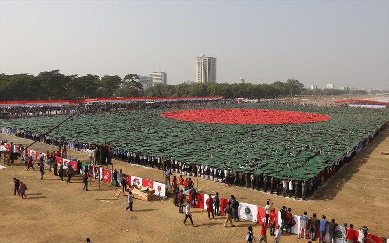 to-mpagklantes-giortazei-tin-ethniki-tou-epeteio