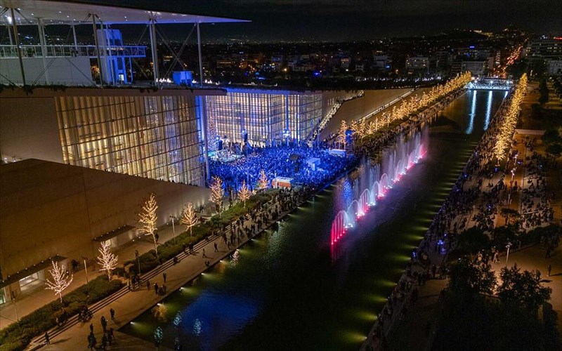 o-xristougenniatikos-kosmos-tou-kpisnzontaneuei