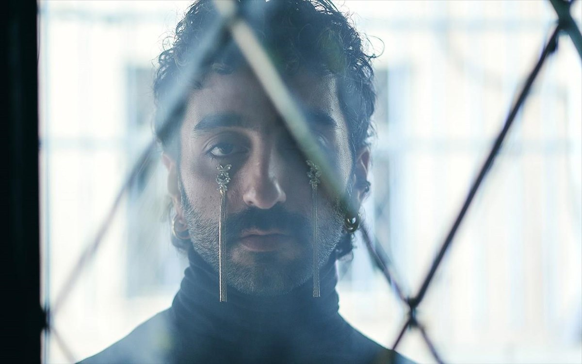 kapou-pernouse-mia-foni-1-elena-paligianni