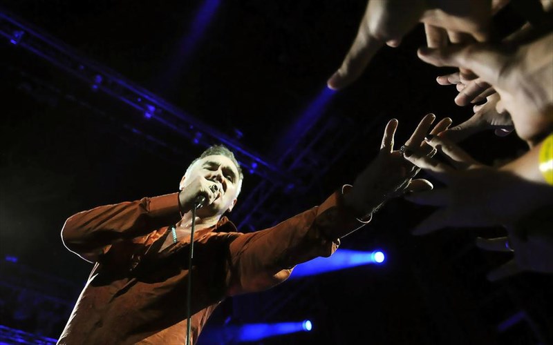 alli-mia-akurosi-apo-ton-morrissey-eksantlisi-bazei-freno-sto-show-tis-athinas