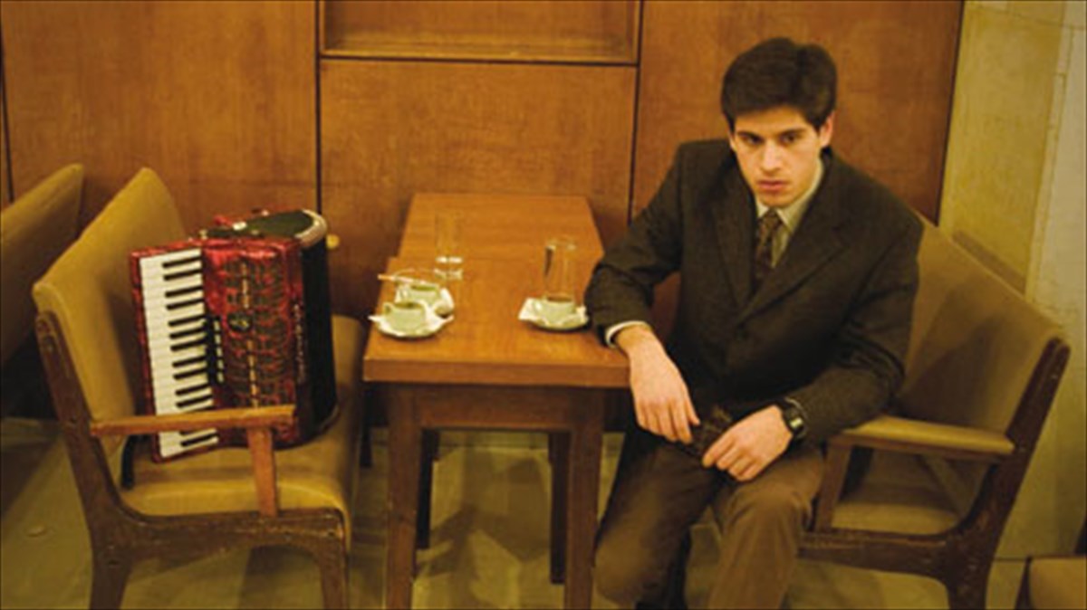 to-neo-elliniko-mousiko-aima-paei-megaro