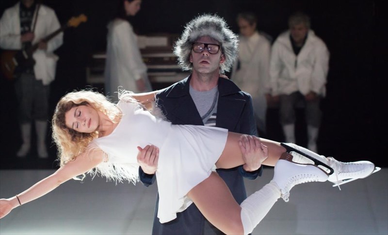 giannis-xoubardas-parallages-thanatou-se-pagomeno-skiniko