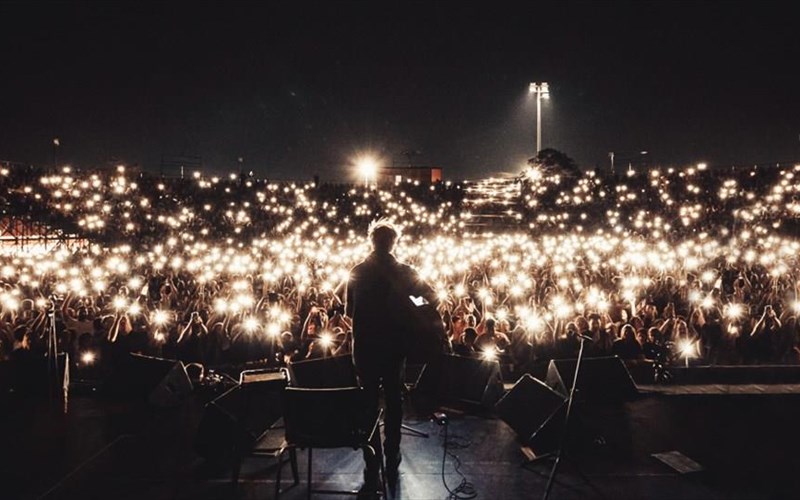 stauros-tou-notou-o-miltos-epistrefei-sto-xeimoniatiko-steki-tou