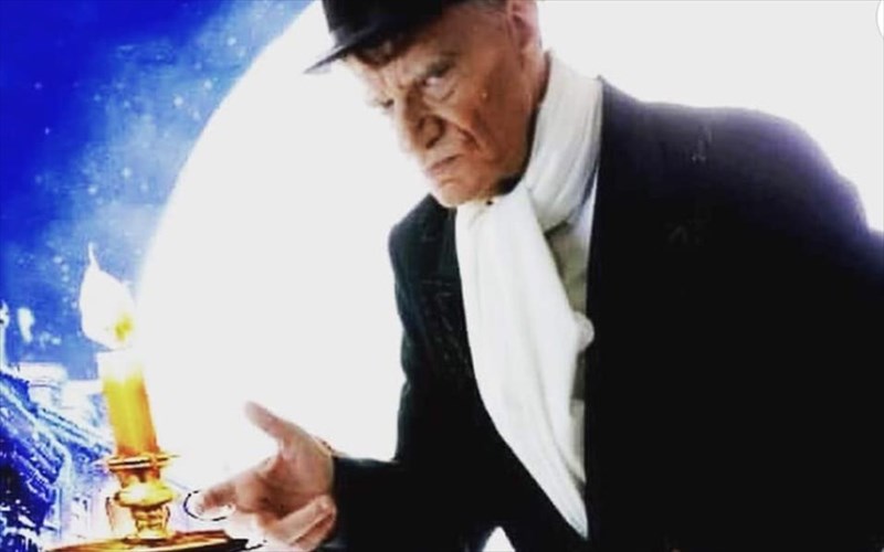 ta-xristougenna-tou-skroutz-i-diaxroniki-istoria-epistrefei-gia-na-sugkinisei