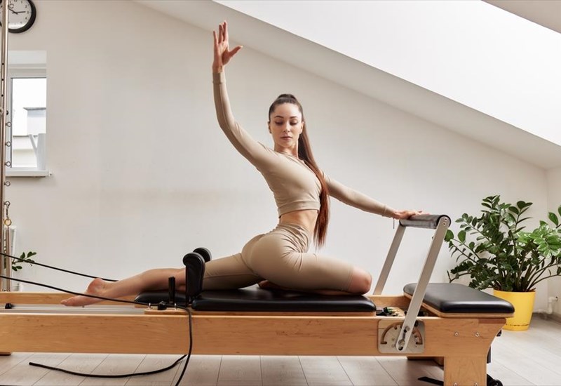 pilates-reformer-poso-kalo-einai-pragmatika