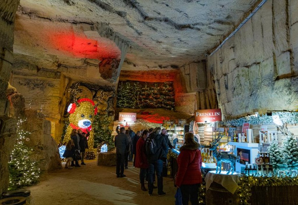 auto-to-meros-stin-ollandia-exei-tis-pio-idiaiteres-xristougenniatikes-agores