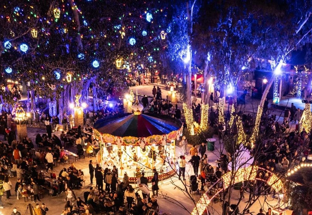 to-dentro-ton-ksotikon-brisketai-molis-25-ores-apo-tin-athina-kai-einai-i-xristougenniatiki-apodrasi-pou-den-prepei-na-xasete-xristougenniatiki-apodrasi-pou-den-prepei-na-xasete