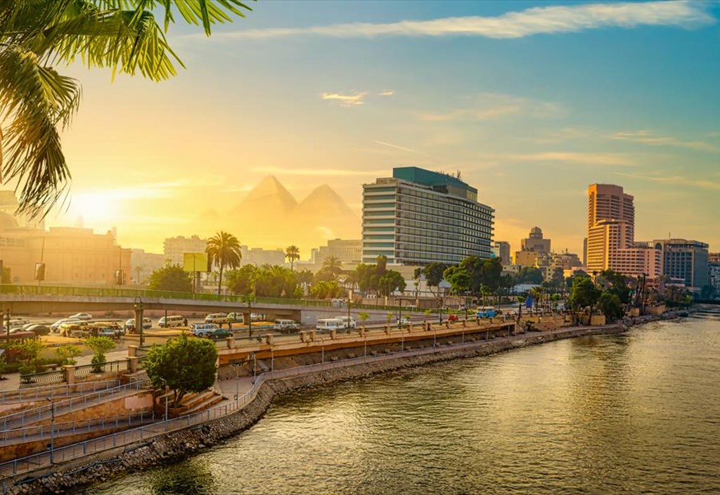 oi-proorismoi-ekpliksi-pou-proselkusan-tous-ellines-to-2025