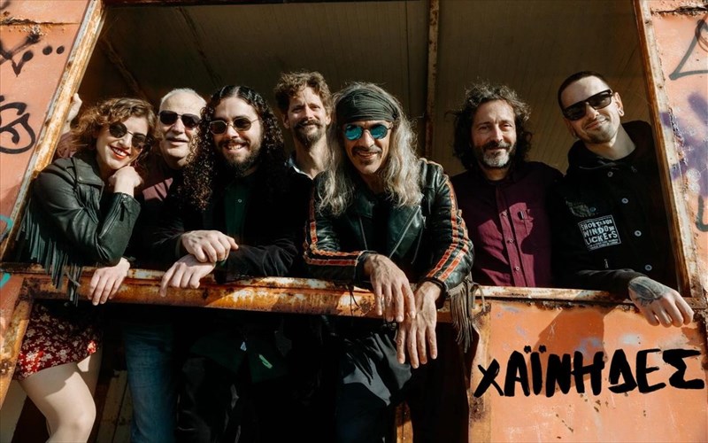 oi-xainides-upodexontai-ti-nea-xronia-ston-stauro-tou-notou-plus