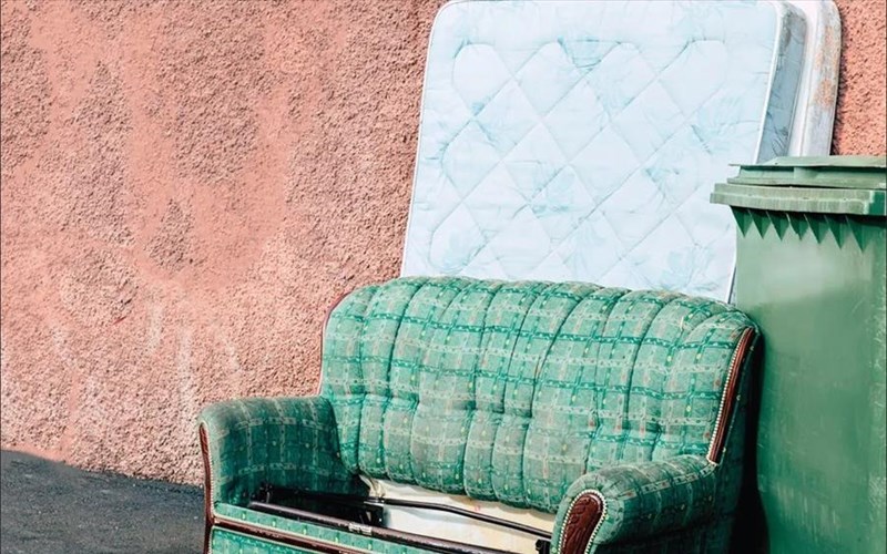 o-megalos-rei-ena-sugkinitiko-muthistorima-gia-ti-dunami-ton-oikogeneiakon-desmon