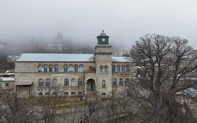 numfaio-to-arxontiko-xorio-sta-bouna-tis-florinas