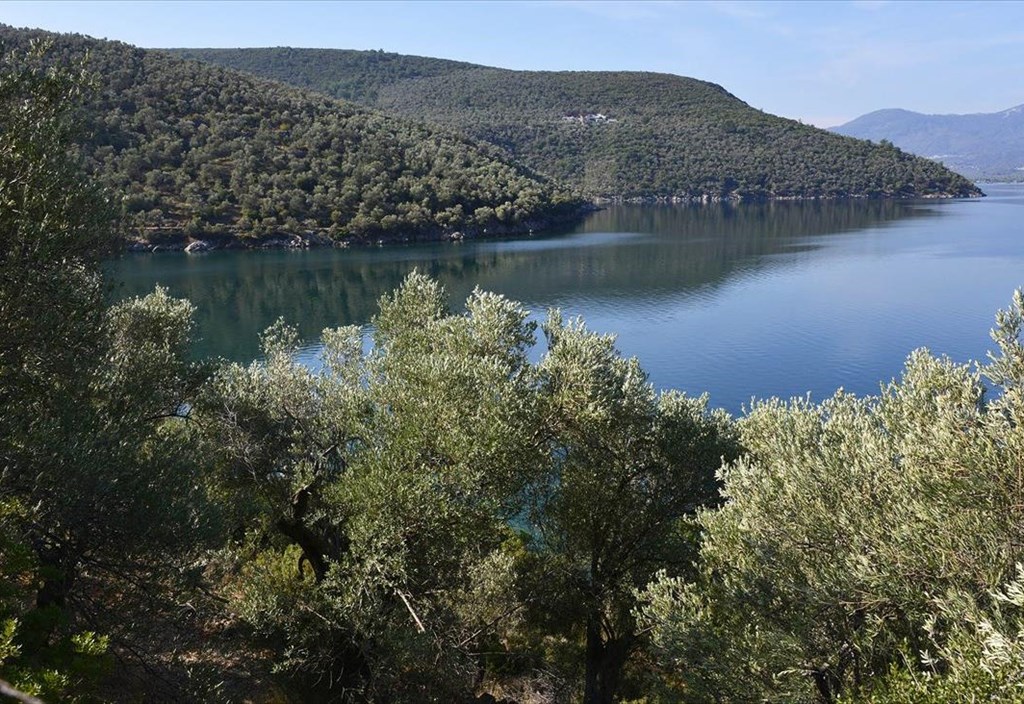 ti-mas-epifulassei-i-lesbos-ton-maio-lesbos-ton-maio