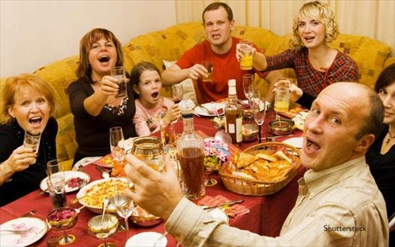 duskolo-pragma-oi-suggeneis-ta-xristougenna