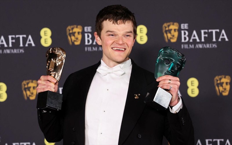 bafta-eksi-brabeia-sto-mia-maxi-meta-tin-alli-megali-anatropi-ston-proto-andriko-megali-anatropi-ston-proto-andriko