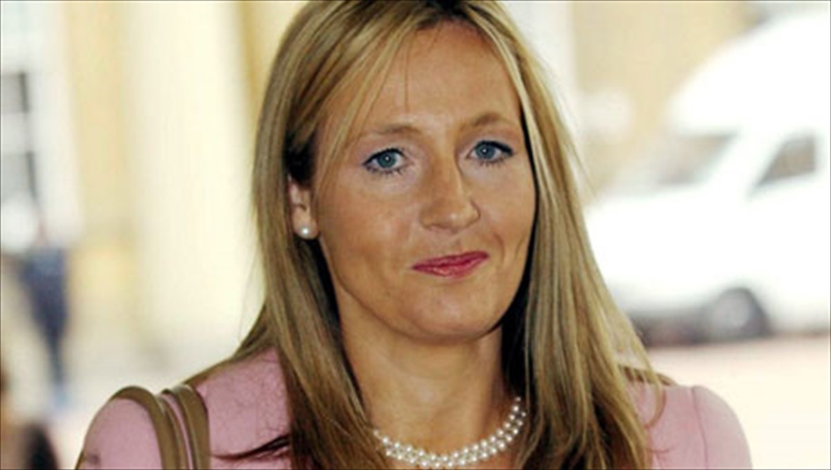 aporrifthikan-oi-katigories-peri-logoklopis-gia-ti-rowling