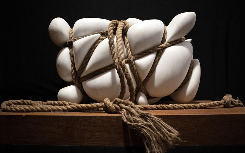 anakaluptoume-ta-reusta-oria-se-mia-megali-ekthesi-sto-kentro-tis-polis