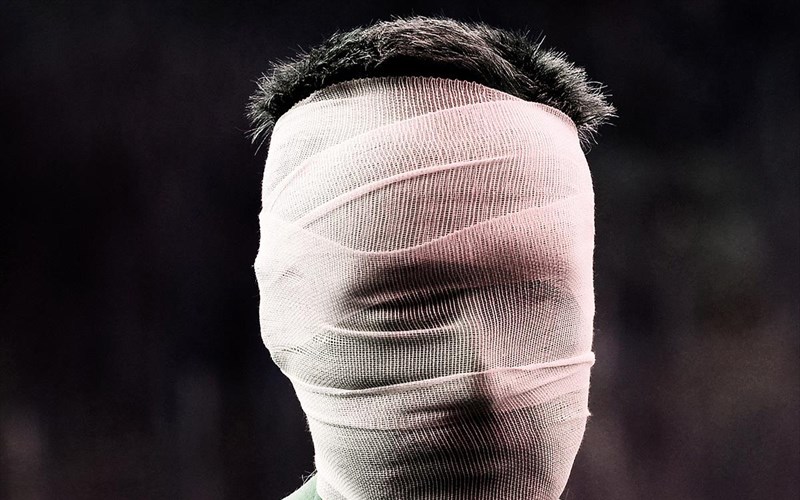 mia-omadiki-ekthesi-fotografias-apotheonei-tin-prosopografia