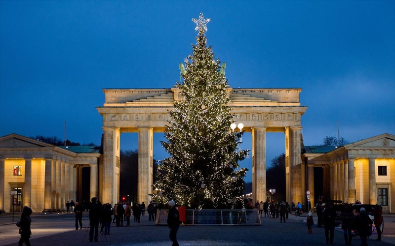 xristougenniatika-dentra-ap-olo-ton-kosmo