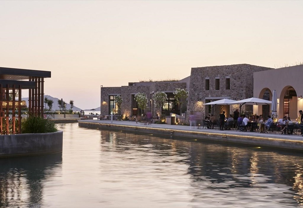 i-navarino-agora-anoigei-ksana-kai-einai-etoimi-gia-to-pasxa-ki-oxi-mono