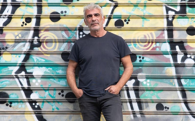 o-dimitris-mustakidis-giortazei-stin-texnopoli