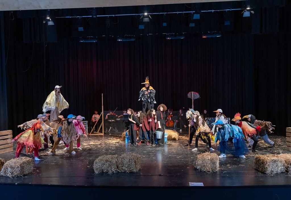 to-arxaio-drama-empneei-kai-i-athina-enonei-tous-neous-tis-europis-athina-enonei-tous-neous-tis-europis