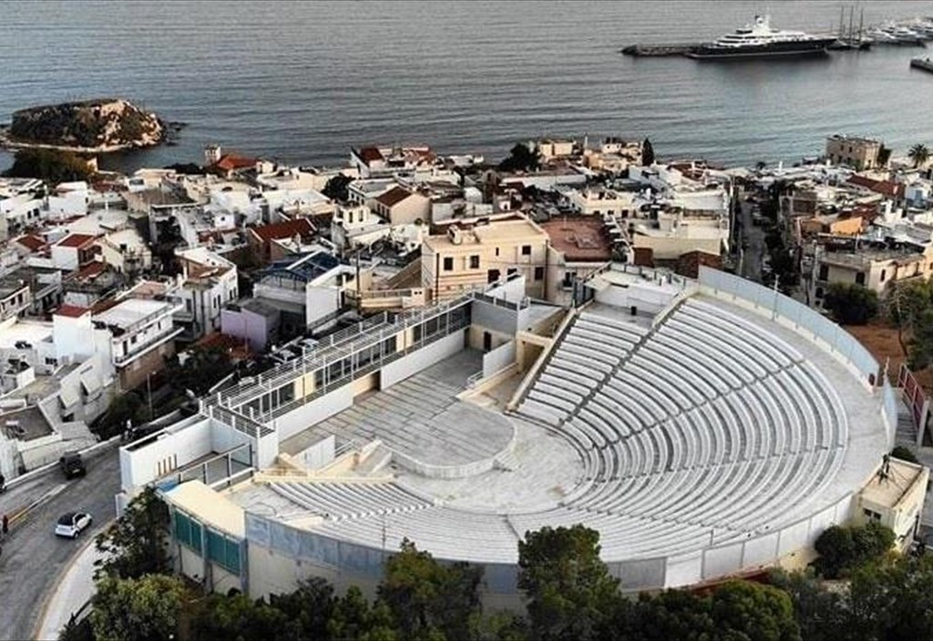 to-beakeio-theatro-anoigei-aulaia-gia-to-kalokairi-2026-me-plousio-programma-ekdiloseon