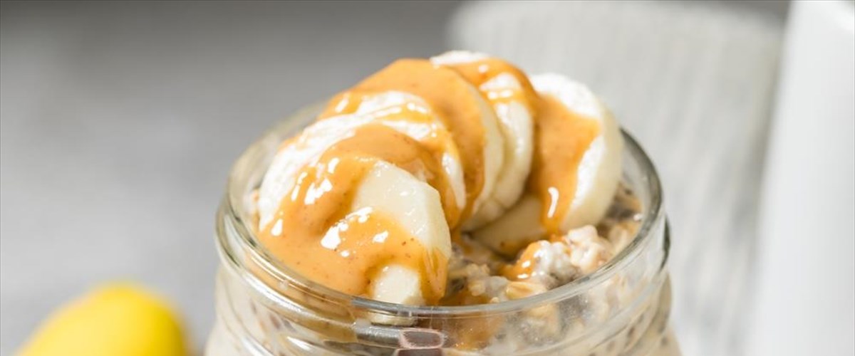overnight-oats-to-proino-pou-etoimazetai-oso-eseis-koimaste-kai-pos-na-to-petuxete