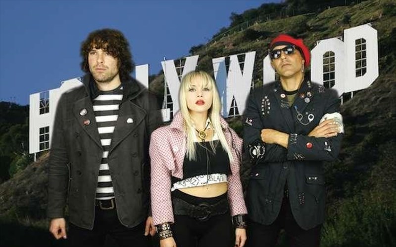 ellinoferto-punk-sto-seven-sins-club