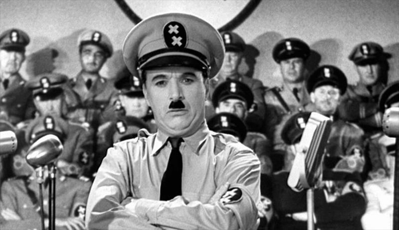 o-megalos-diktator-tou-tsarli-tsaplin-se-epanekdosi