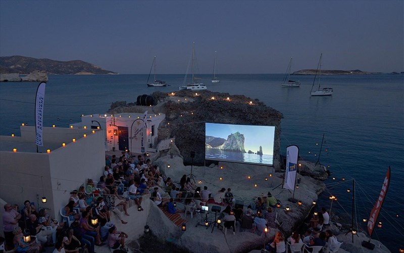 i-kimolos-exei-ena-apo-ta-pio-atmosfairika-therina-sinema-tou-aigaiou