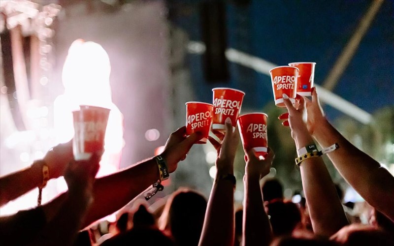 to-aperol-spritz-on-tap-edose-ton-ruthmo-tou-kalokairiou-sto-ejekt-festival