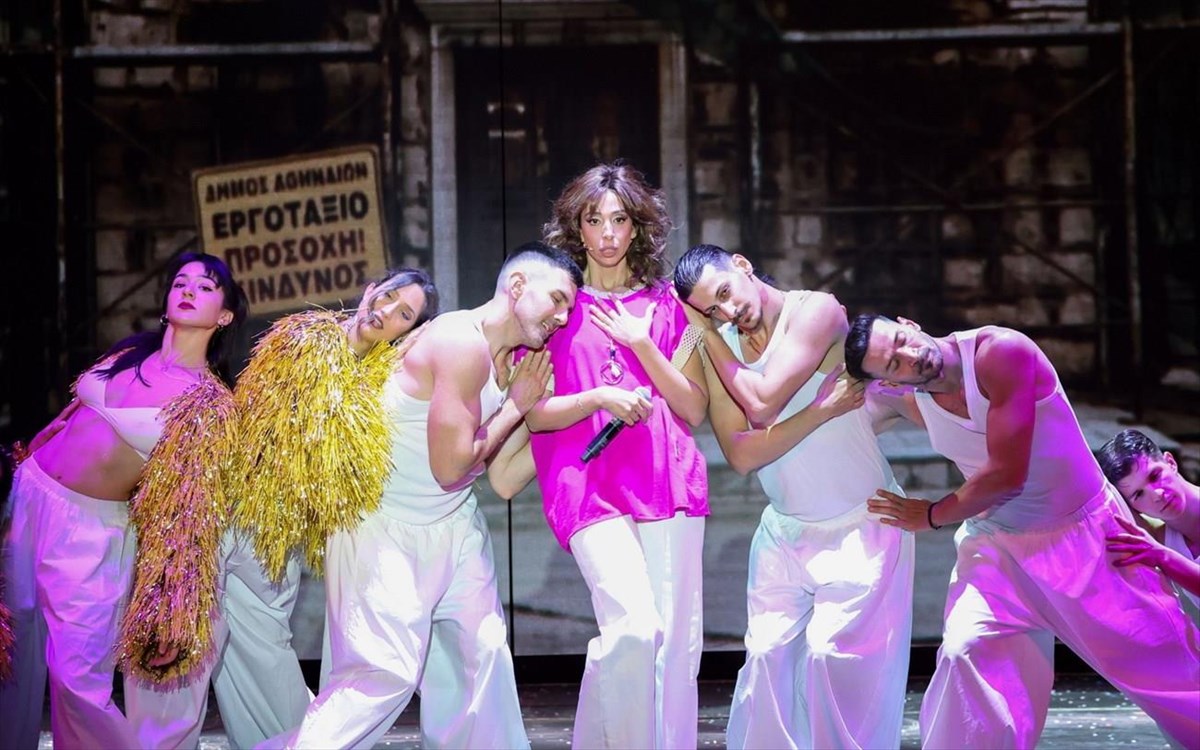 ana-tinakse-tin-anthismeni-amugdalia-sto-theatro-alsos-dei-tinakse-tin-anthismeni-amugdalia-sto-theatro-alsos-dei