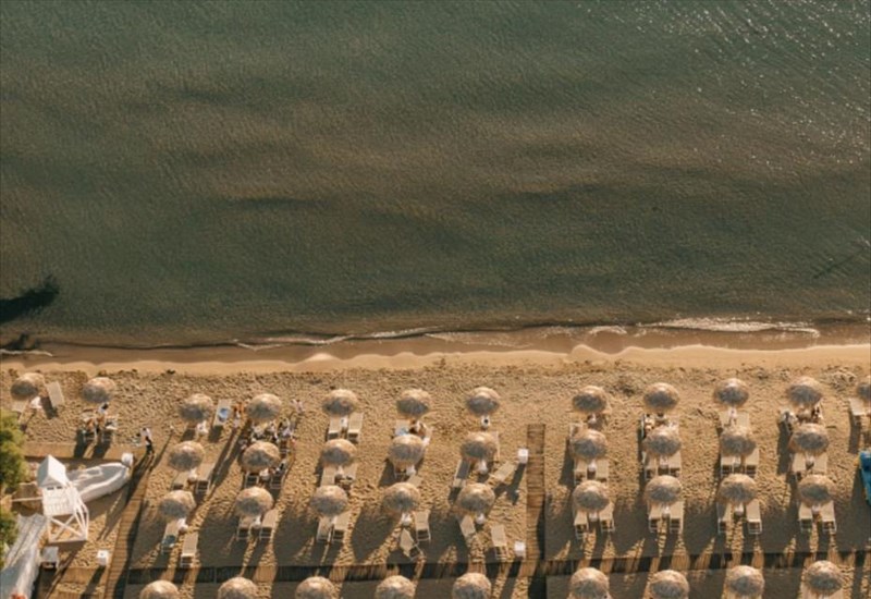 augoustos-stin-athina-mia-kalokairini-apodrasi-sto-apollon-beach