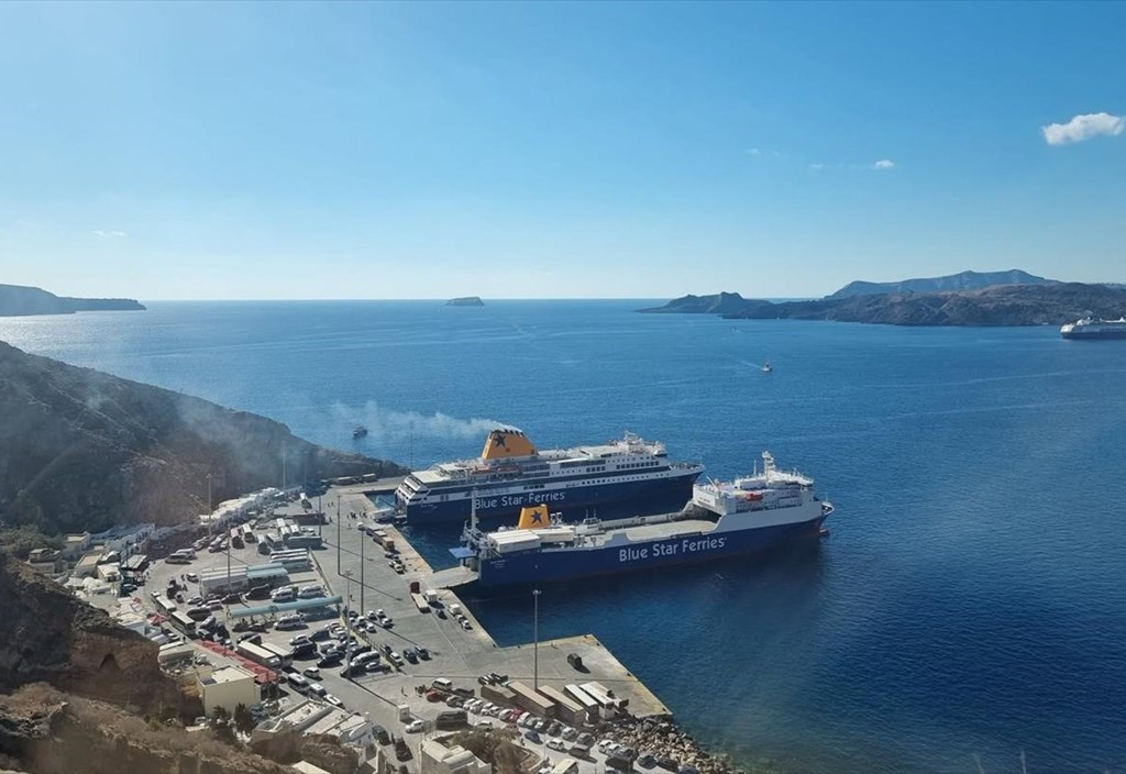 i-pio-idiaiteri-koursa-kolumbisis-ginetai-ksana-sti-santorini