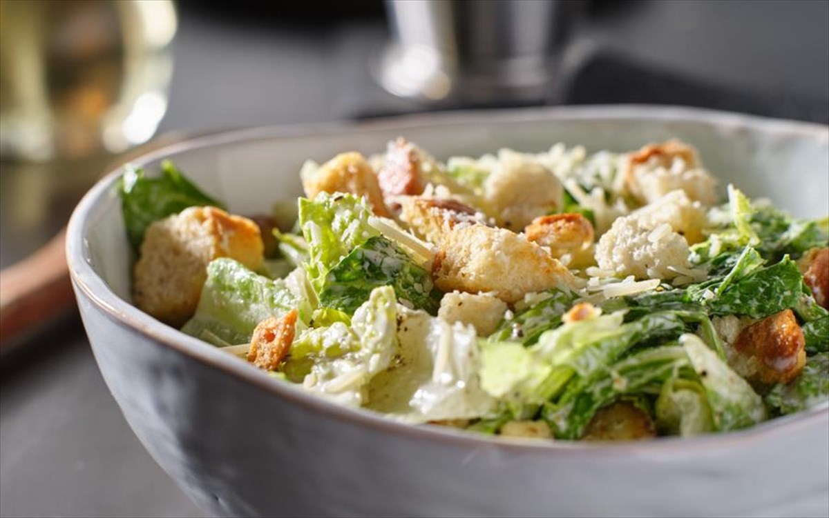 salata-kaisara-caesars-salad