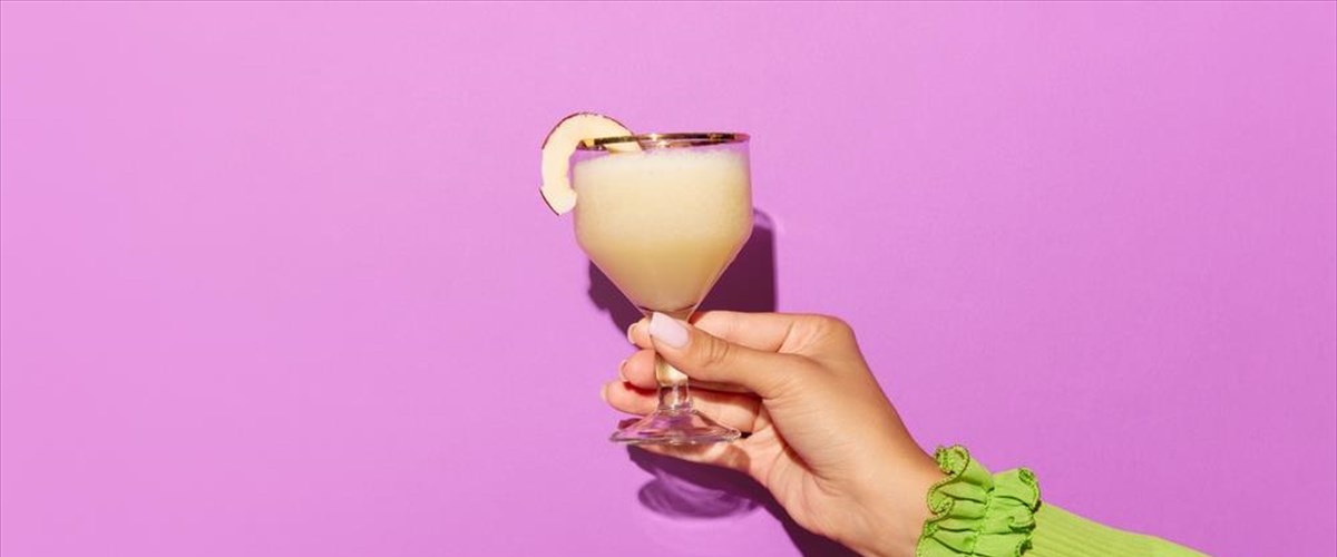 tria-nea-aromata-empneusmena-apo-cocktails-gia-tis-bradies-pou-erxontai