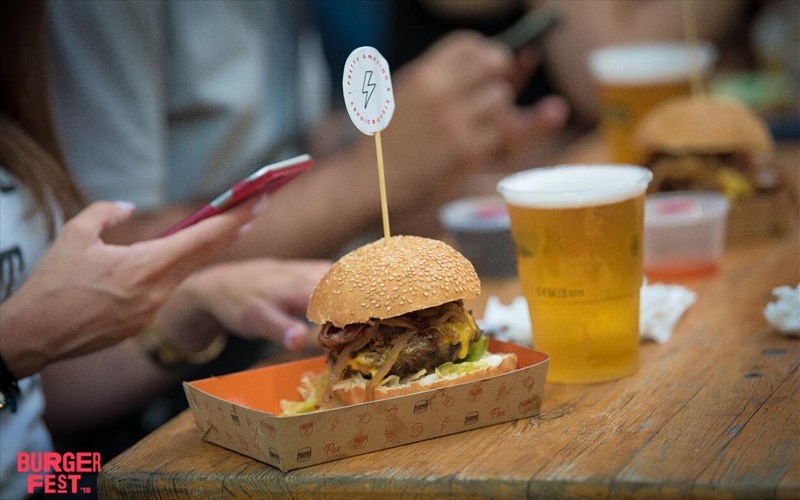to-megalo-rantebou-ton-burger-lovers-epistrefei-sto-gkazi