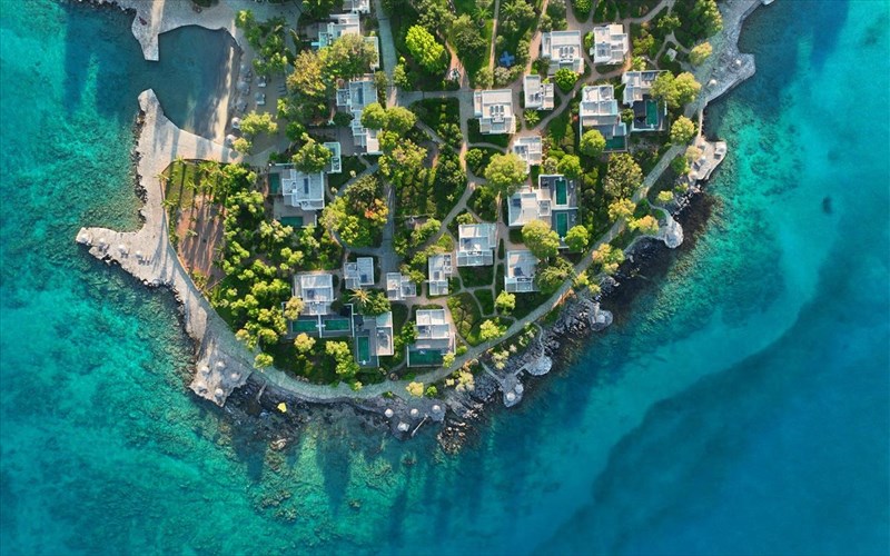 apo-tin-texni-kai-ti-gastronomia-sti-diethni-poluteleia-to-minos-beach-art-hotel-entassetai-sti-virtuoso
