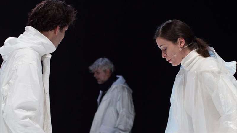 kritiki-theatrou-parallages-thanatou