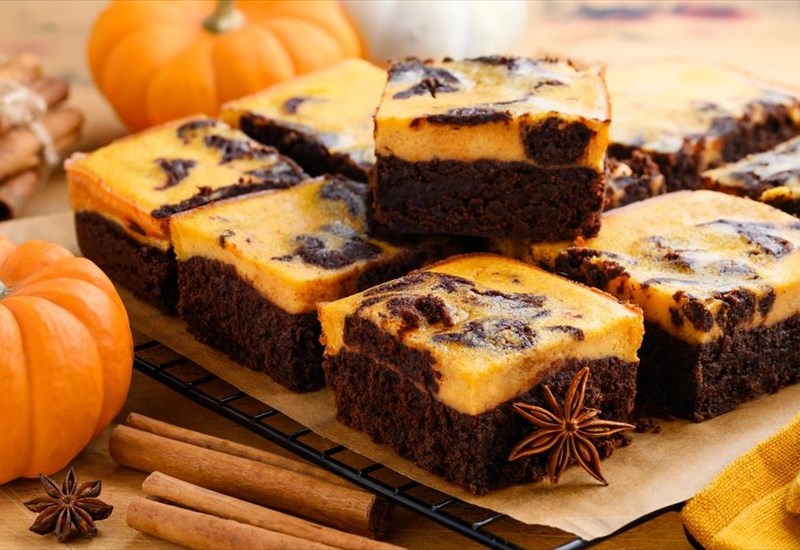 brownie-sokolatas-me-kolokutha-suntagi-kai-eksupnes-antikatastaseis-gia-pio-elafru-apotelesma