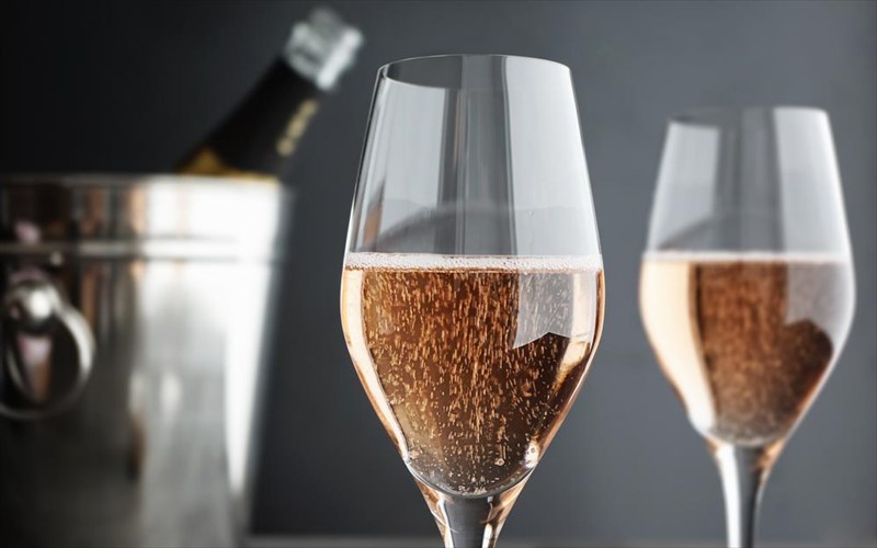 giati-i-roze-sampania-einai-toso-ksexoristi-roze-sampania-einai-toso-ksexoristi